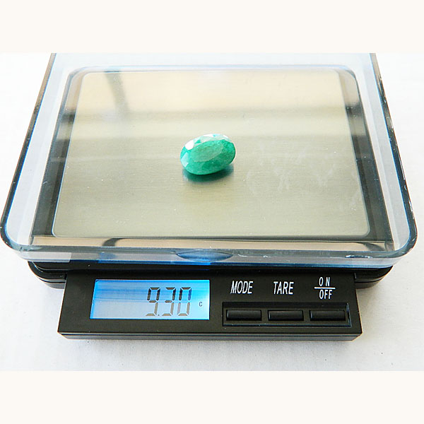 Oval 9.30 Carat Natural Emerald Stone 1