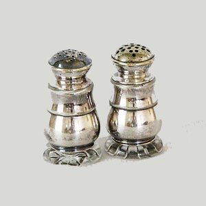 Salt Pepper Shakers 1